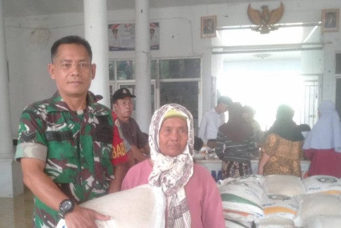 Penyaluran Beras Bantuan Pangan Juni–Juli 2025 Dilaksanakan di Balai Desa Langut